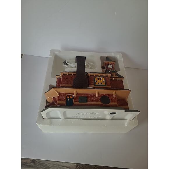 Dept 56 Snow Village "Village Station" #5438-0 Handpainted Ceramic Christmas - Picture 9 of 11